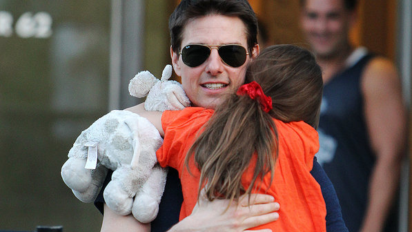 Tom Cruise leva Suri para a aula de ginástica (Donald Traill/AP)